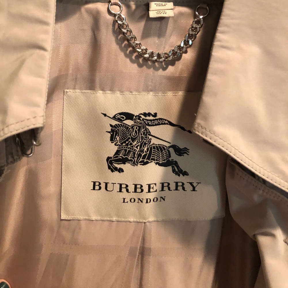 Burberry women’s size 10 trench coat with ruffle